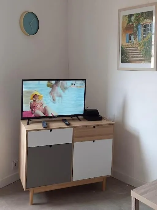 Studio Refait Recemment Rue Des Artistes A Frejus Apartment