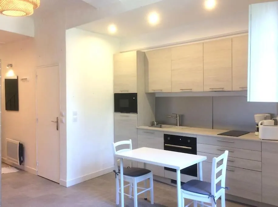 Studio Refait Recemment Rue Des Artistes A Frejus location