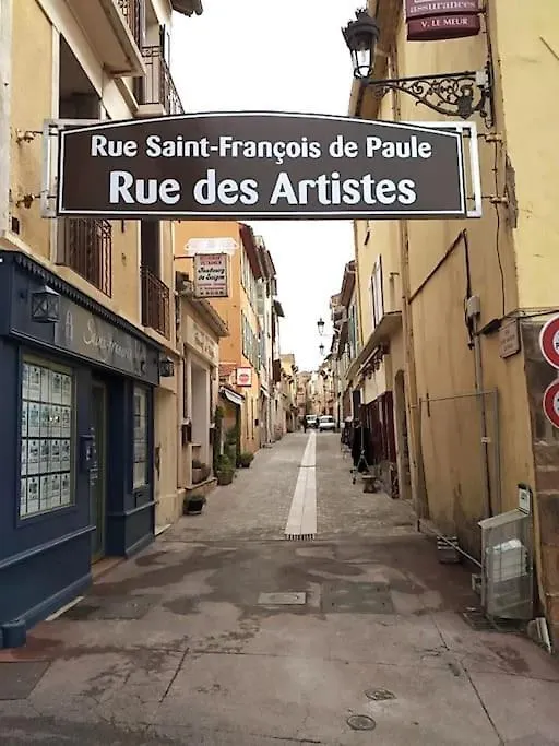 Studio Refait Recemment Rue Des Artistes A Frejus Apartment